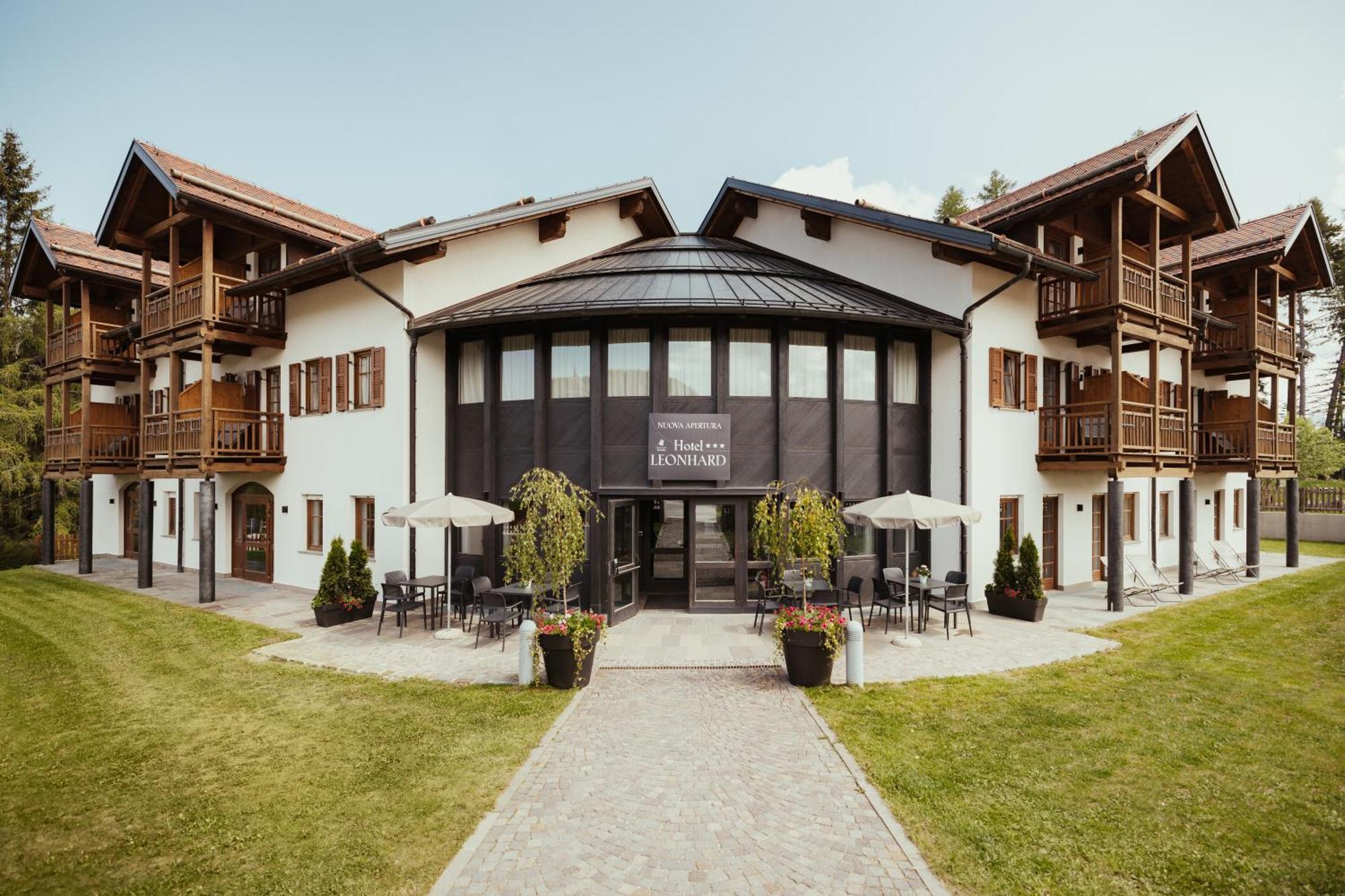 Hotel Leonard Nova Ponente Esterno foto